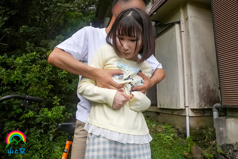 異常性欲者の叔父から幼い妹まなを守るために身代わりマ●コを差し出すお姉ちゃん かなちゃん 由良かなのサムネイル画像