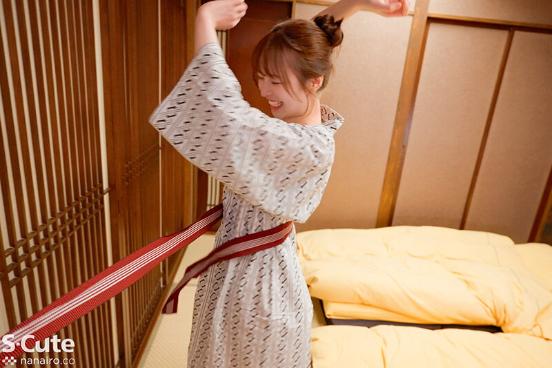 休日に彼女と。ずっと繋がってたい、朝から晩までSEX旅行 天馬ゆいのサムネイル画像