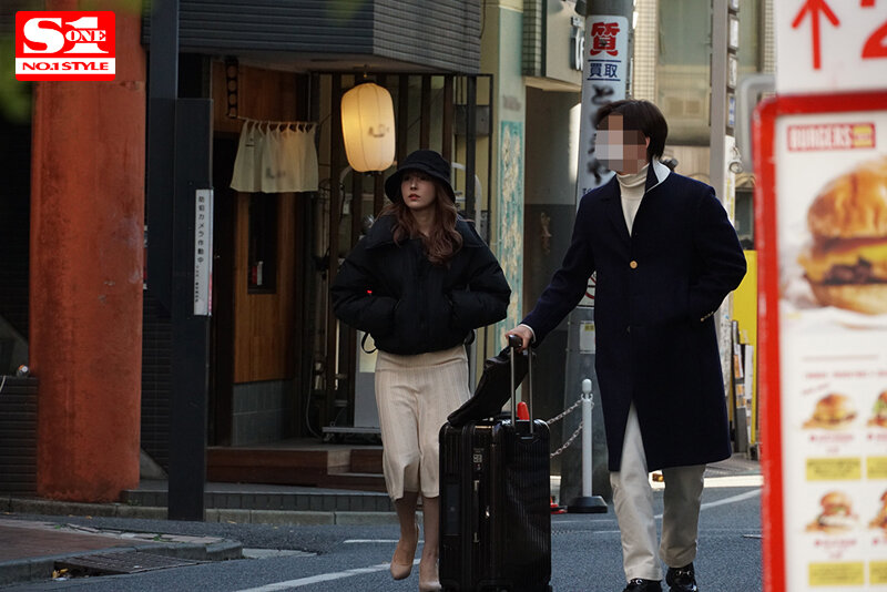 「えっ！ここでヤルの？」三上悠亜に一ヶ月密着して隙あらばいきなり即ズボッ！ 前代未聞ドッキリAV大作戦のサムネイル画像