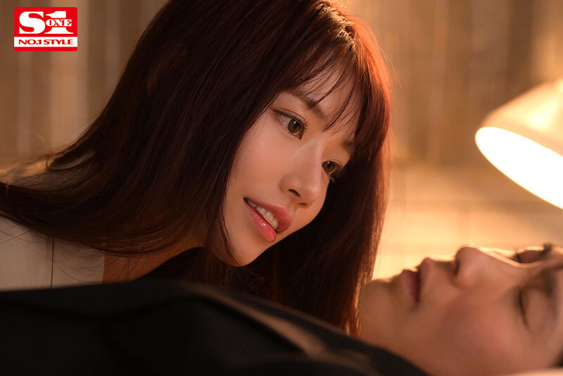夜、ホテル、女上司と二人きり。相部屋逆NTR 河北彩花のサムネイル画像