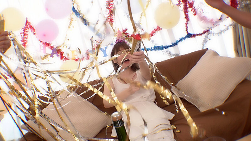 私の一番ヤリたいコト。酔っぱらって思う存分に潮吹いて拘束セックスされたい！ 上坂めいのサムネイル画像