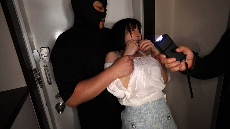 一人暮らしの女子大生を狙う鬼畜レ●プ集団自宅押込み中出し強●性交 被害者N・Mちゃんのサムネイル画像